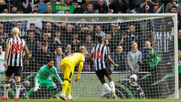 Sheff Utd relegated with thumping loss to Newcastle