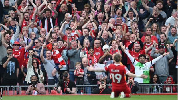 Salah scores on return as Liverpool thrash Tottenham